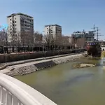 Calla: Modern In Center With Secure Parking Apartment Skopje