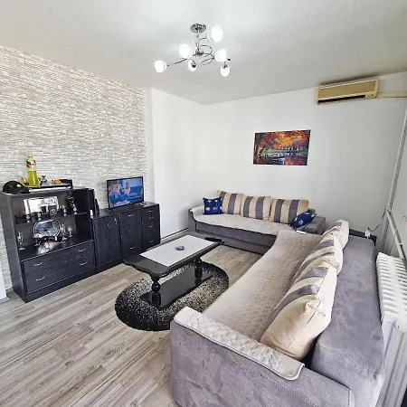 Calla: Modern In Center With Secure Parking Apartment *