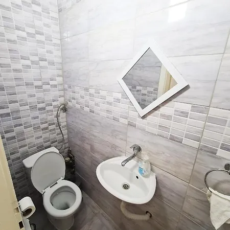 Calla: Modern In Center With Secure Parking *