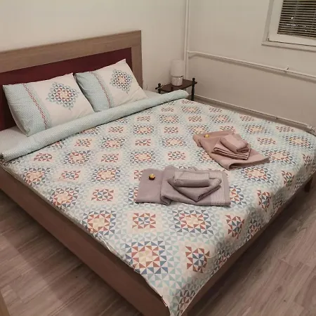 Calla: Modern In Center With Secure Parking Apartment