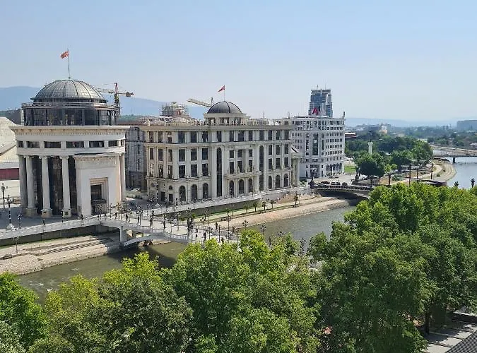 Calla: Modern In Center With Secure Parking Skopje