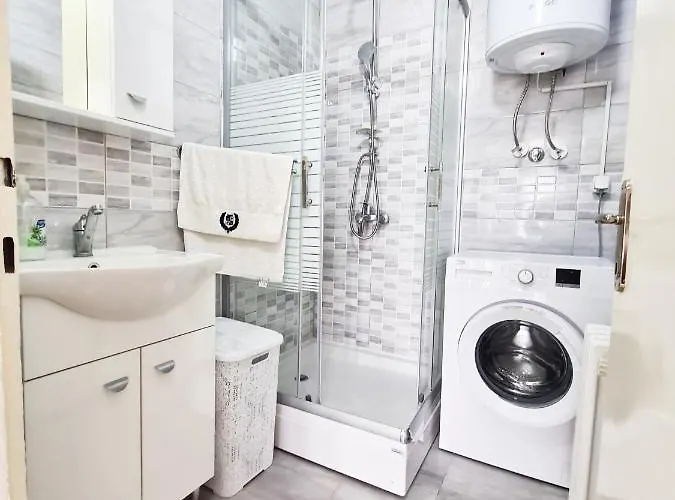 Calla: Modern In Center With Secure Parking *