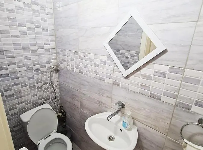 Calla: Modern In Center With Secure Parking *