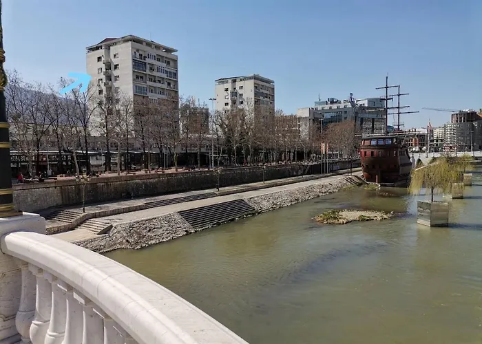 Calla: Modern In Center With Secure Parking Apartment Skopje