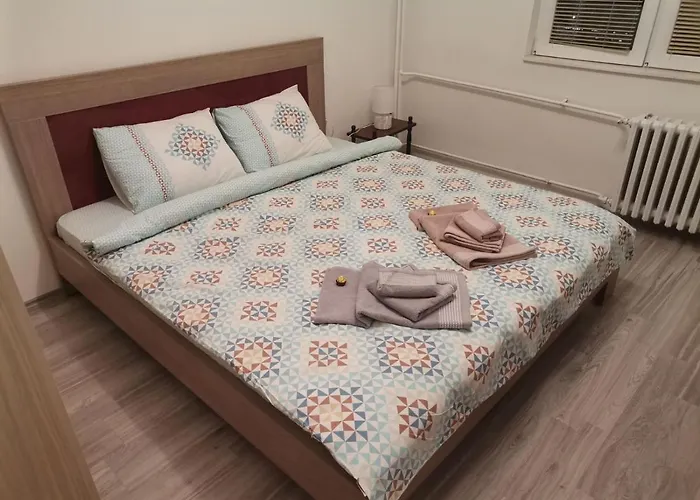 Calla: Modern In Center With Secure Parking Apartment